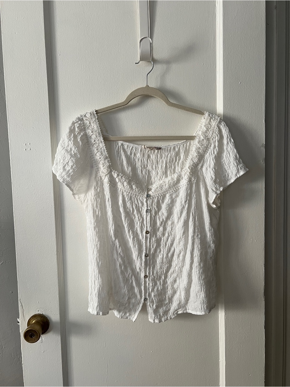 Pink Republic White Short-Sleeve Button Front Square Neck Blouse